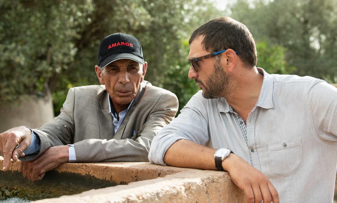 Filippo Bassi (ICARDA) talking to a farmer in Morocco Filippo Bassi (ICARDA) talking to a farmer in Morocco