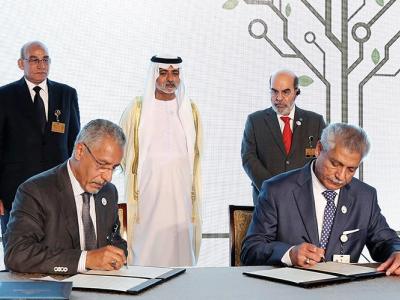 Kamel Shideed of ICARDA (right) signs a letter of intent with KIADPAI’s Secretary General Zaid