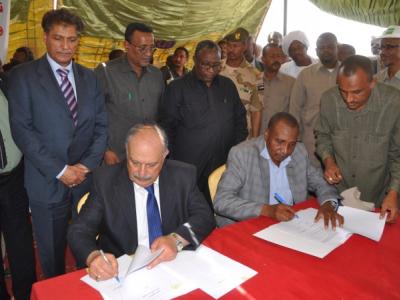 Signing the agreement.Pictured seated are Dr. Mahmoud Solh (Left) and Prof. Ibrahim Adam Eldukheri of ARC. Also pictured are H. E. Minister of Agriculture, Eng. Ibrahim Mahmoud Hamid, and Sudanese Vice-President, H. E. Hassabo Mohamed Abderahman.