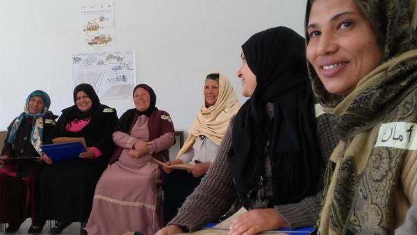 Agricultural extension programs often fail to target women effectively - a missed opportunity to address gender inequities and raise the productivity of women farmers. An ICARDA initiative in Tunisia asks why and challenges prevailing constraints.