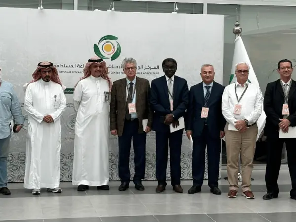 ICARDA Solar Mobile Dryer Wining team at Date Palm Innovation Awards