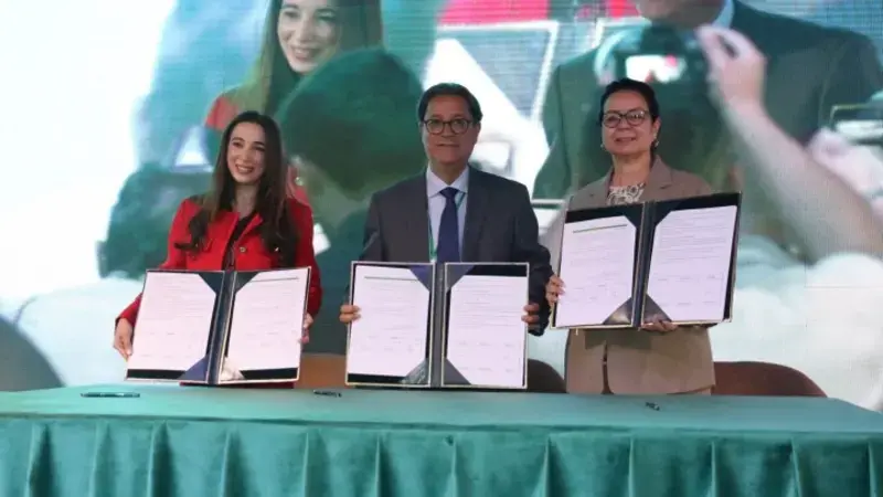 From left to right: Pr. Lamiae Ghaouti, Director of INRA; Mr. Aly Abousabaa, Director General of ICARDA; Ms Latifa Yaacoubi, Director General of ANDZOA