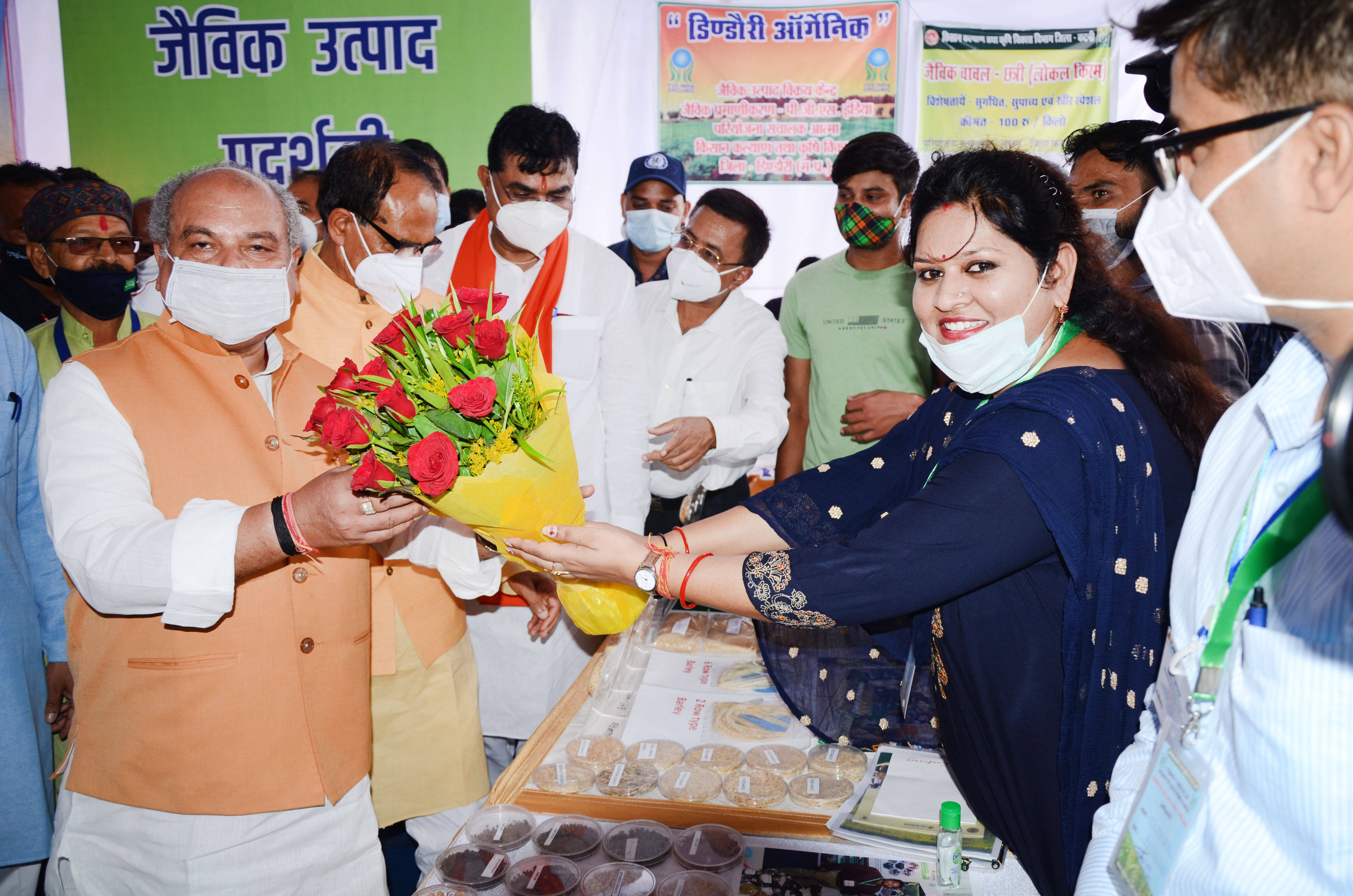 Figure 1: Dr Reena Mehra, FLRP Associate Scientist (Lentil) and Dr Tapan Kumar, FLRP Associate Scientist (Chickpea) greet the Union Agriculture Minister of India, Mr. N. S. Tomar