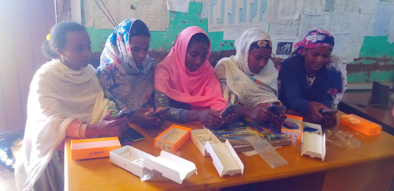 Ethiopian women smartphone training